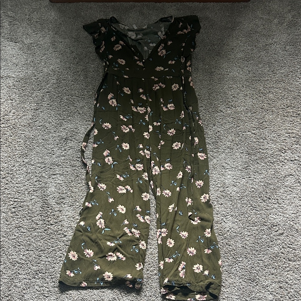 Xhilaration Olive Floral Top